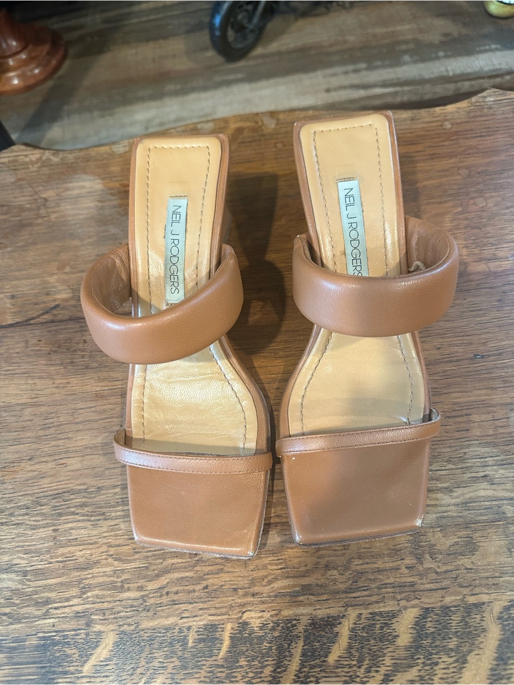 Neil J. Rodgers Minimalist Tan Square-Toe Slide Heels - Picture 3 of 7